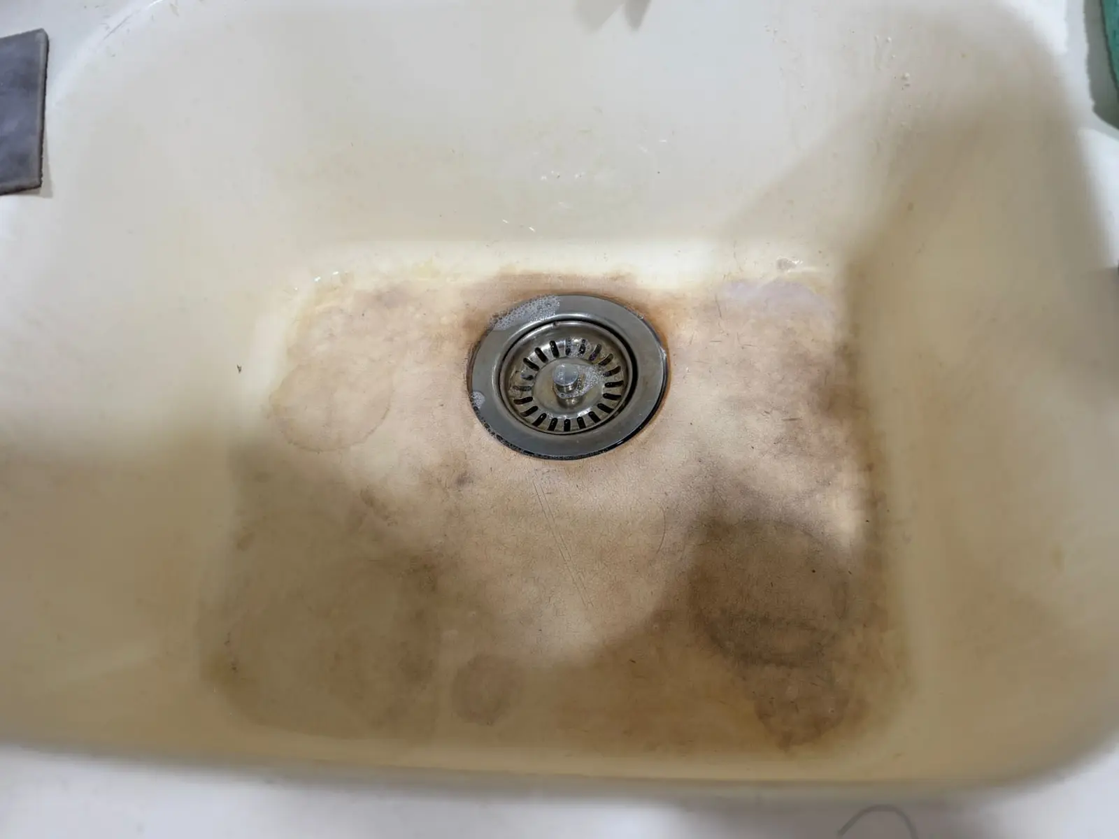Sink before professional cleaning